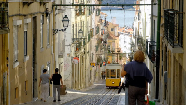 75445143_SF-1_auswanderer-portugal.mp4.10_00_32_18.Standbild004